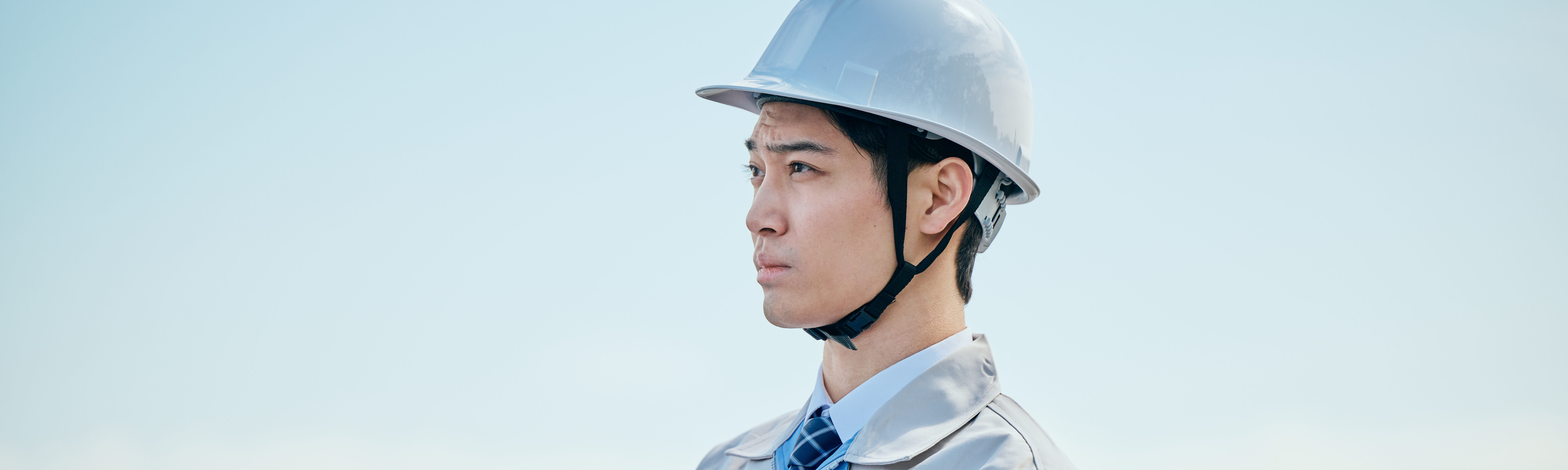 点検、確認を行う男性作業員